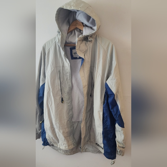 WindRiver Waterproof Windbreaker/raincoat - Picture 5 of 10